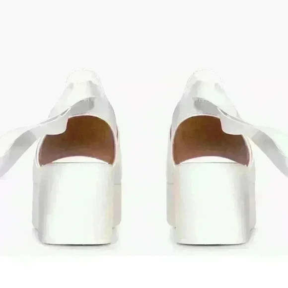NEW NIB Boohoo Women's Annabelle White Vegan Leather Wrap Over Wedge $56 - Picture 3 of 4